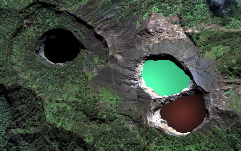 Illustration for article titled Absolutely Stunning Examples Of Lakes And Rivers With Unearthly Colors